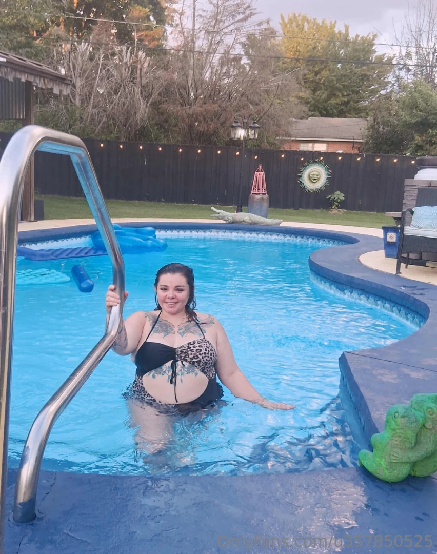 Advertisment sexy thick tattooed slut with lots of toys looking for 