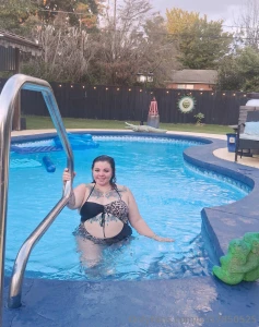 Advertisment sexy thick tattooed slut with lots of toys looking for