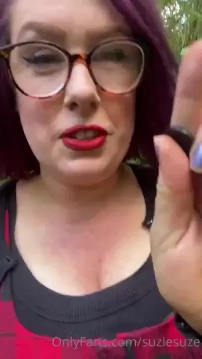 Omg guys a button just came off my dress 