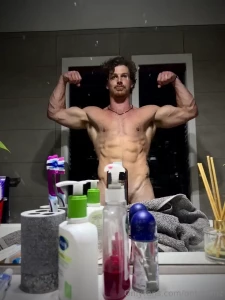 Just feeling shredded need a shave down there tho