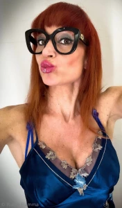 Vieni a dare un bacio a mammina poi lei te ne da uno da un altra parte