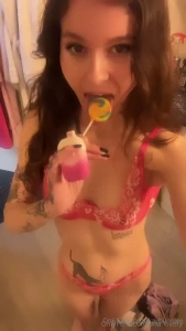 Kaybunniee is a petite goddess waiting to fulfill your every fantasy