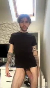 Home alone bored and horny whos up to play