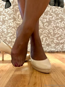 Have a wonderful nylon week with me part 1