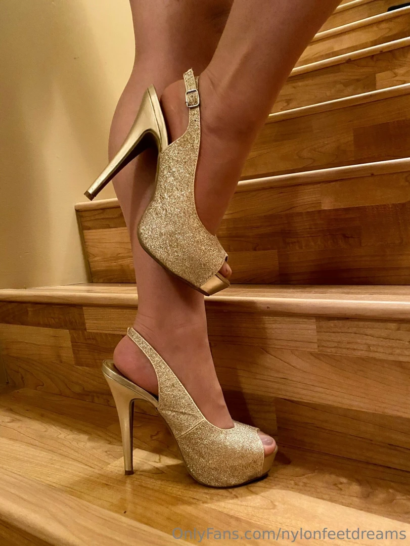 Sexy heels and toes 