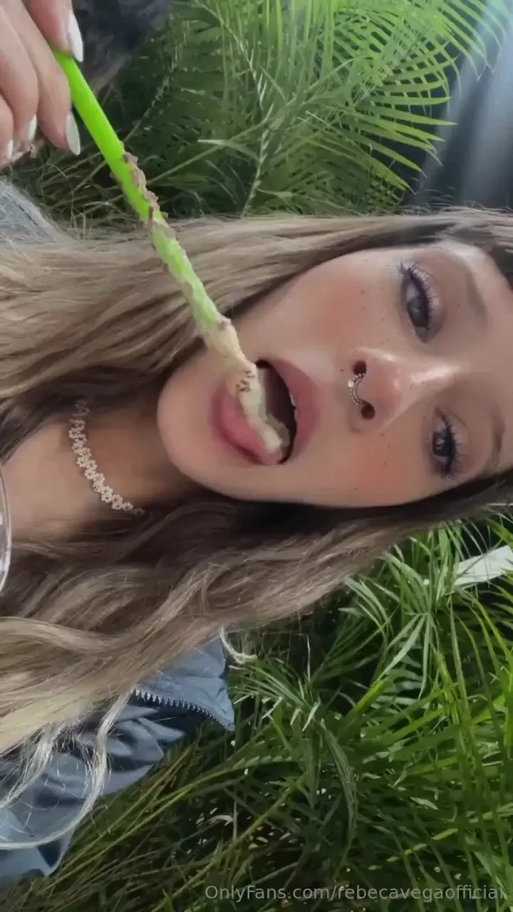 Woke up a bit freaky today i could lick you clean 