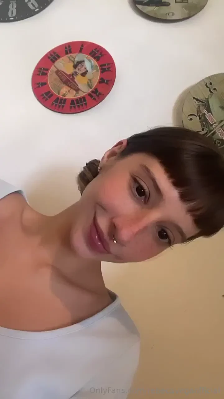 Nobody is guarding this snack 