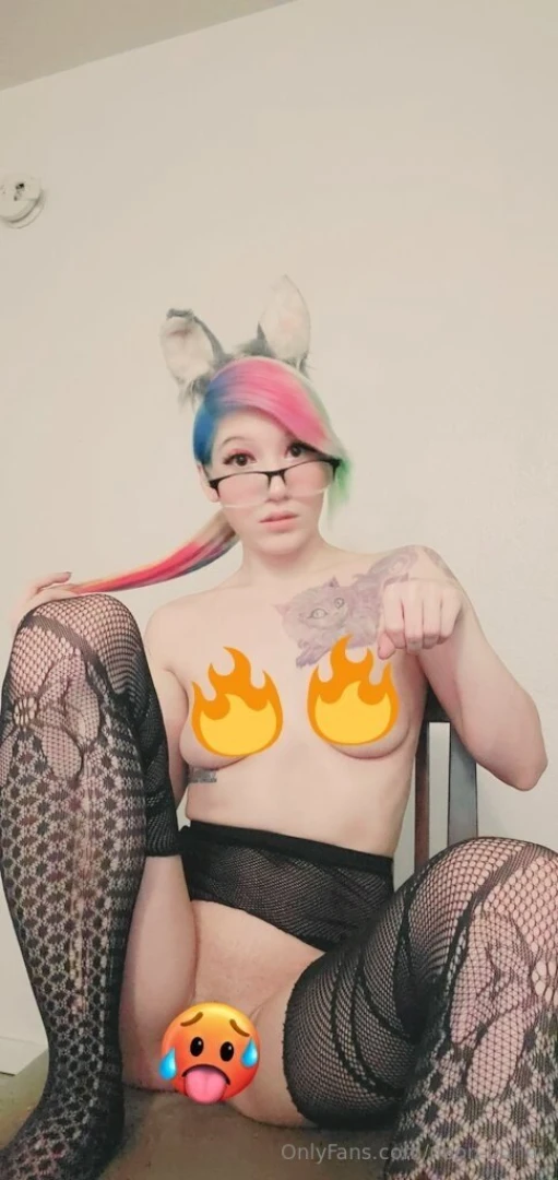 Cum sub to my main uncensored onlyfans page neon_bunni 