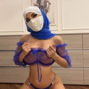 Have you ever seen such a gorgeous babe in a hijab squirting part 1