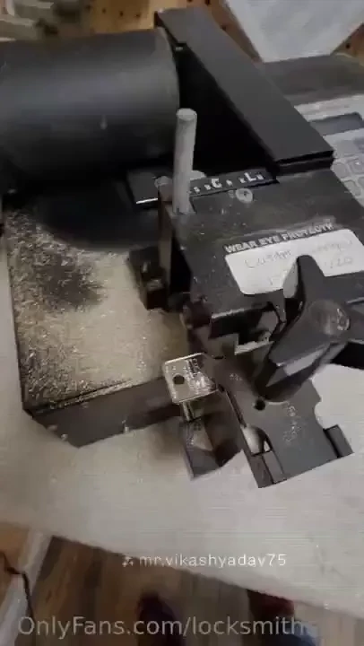 I cut a fuck-ton of medeco x4 keys today i usually just use the blue 