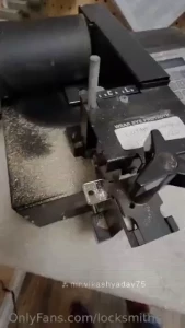 I cut a fuck-ton of medeco x4 keys today i usually just use the blue