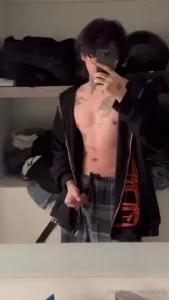 Been putting on some healthy weight i bet some is going to my cock part 1