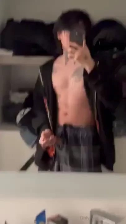 Been putting on some healthy weight i bet some is going to my cock 