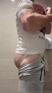 I get so hot and horny in here