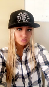 Hey baby i m bored whatcha doinnn wanna come play with me