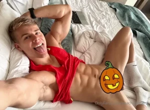 Halloween sale now on peachyyboy