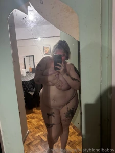 Morning mirror selfie showing off my curves