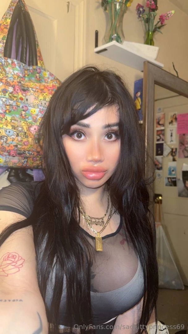 Do i look cute depending on your answer i might give you a reward 