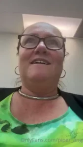 Soooo horny i needed to cum at my desk i couldn t help myself part 1