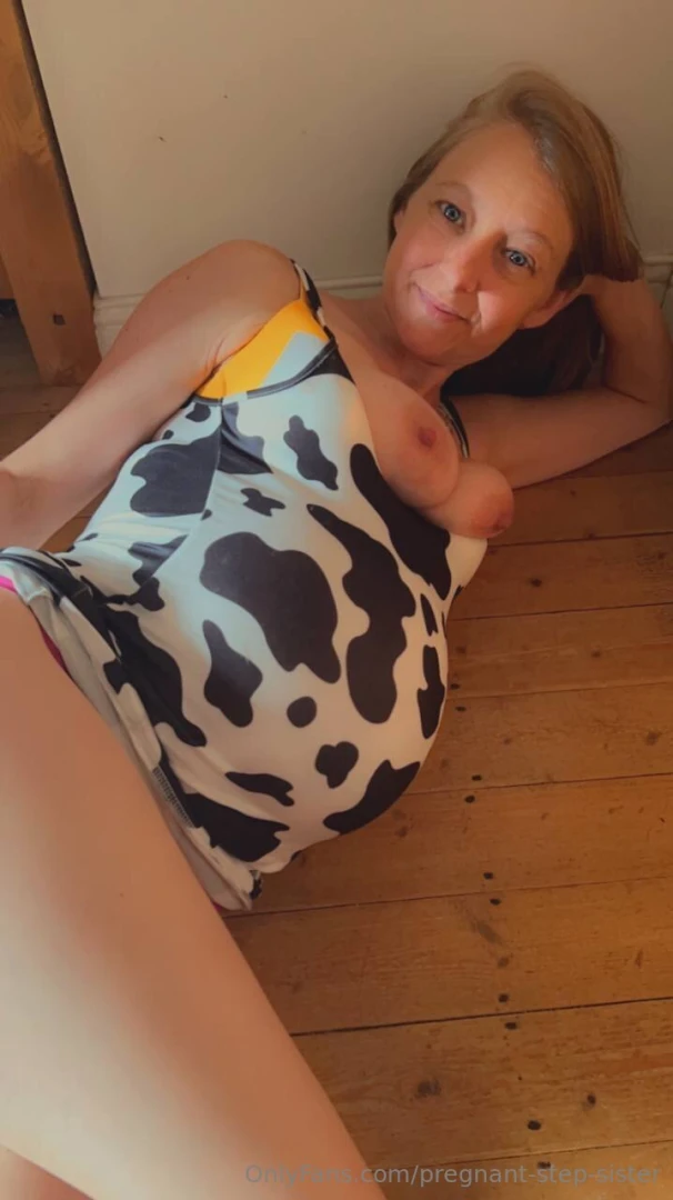 Wanna play with my horny tits 