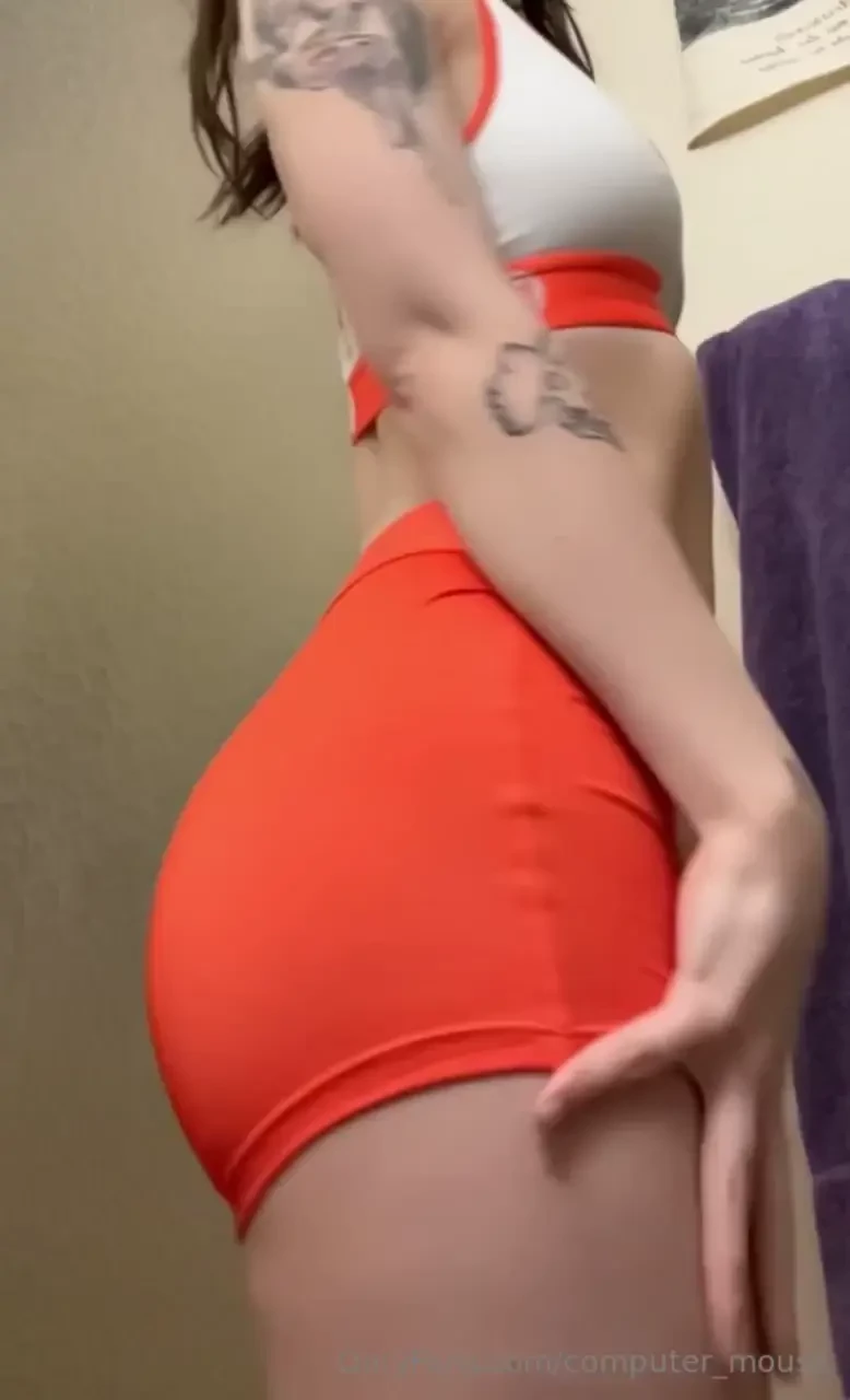 Pov you re about to hook up with the hooters waitress 