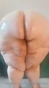 Oily booty shakes for your morning