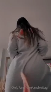 Estoy pensando hacer este baile pero sin ropa que dices dale like si