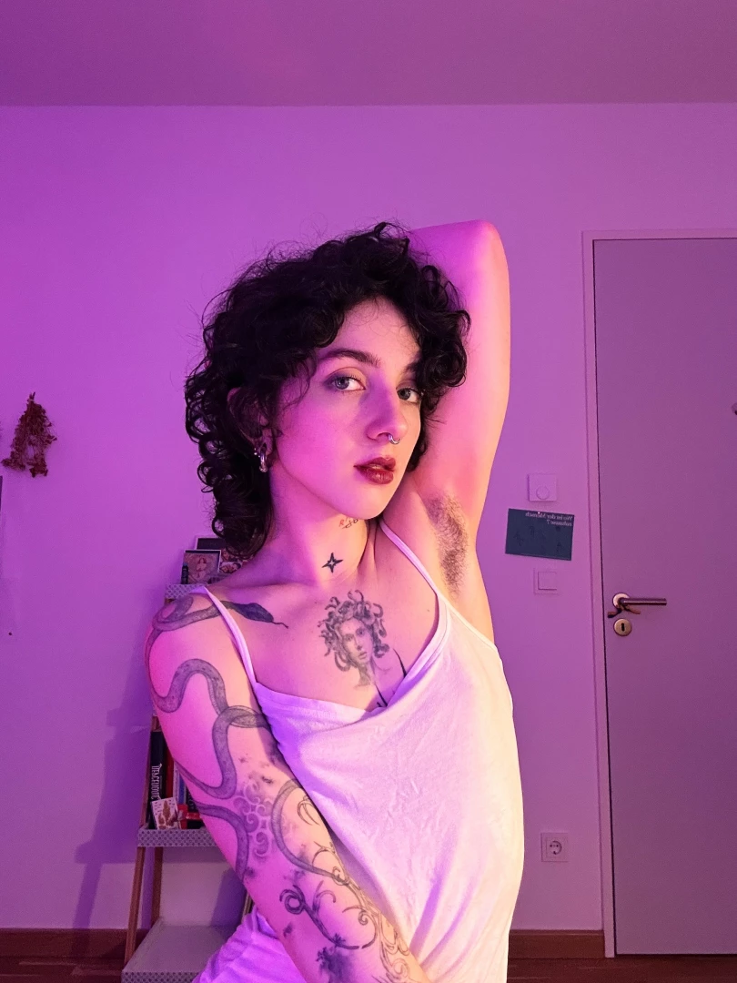 Naturalness and a little body hair are so hot and feminine to me it 