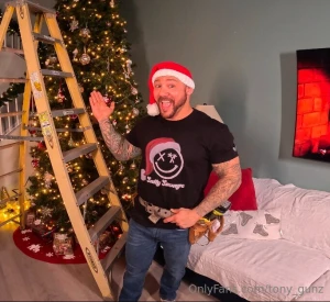 I received an emergency work call so to show my christmas spirit i part 1