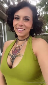 Do you like that my hair is getting longer or should i cut it again