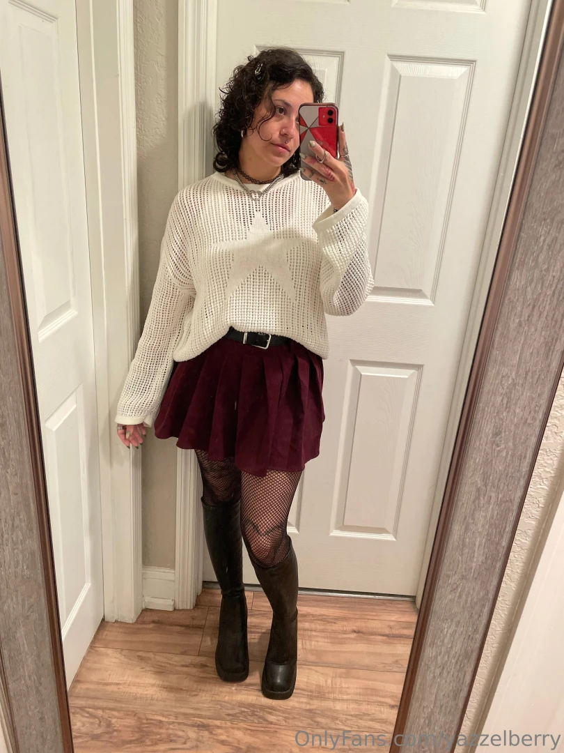 What kind of aesthetic should i try out do you like how i dress 