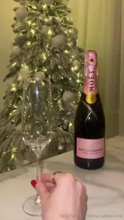 Meeting the new year in the circle of close people is a particularly 