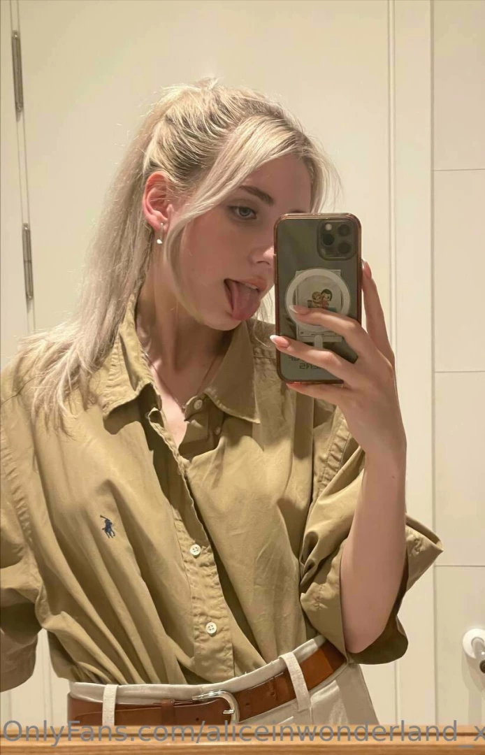 I admit that i like to make faces in the photo i do not know why this 