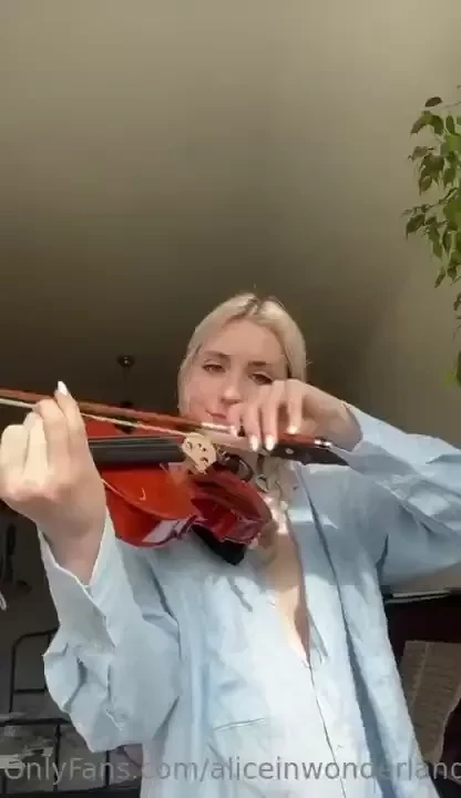 aliceinwonderland-xo - Here is a video of me playing the violin as promised 