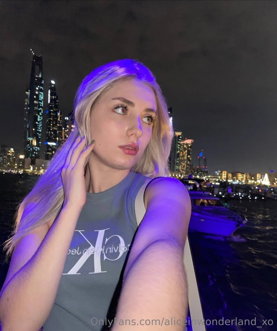 Me plotting on how distracting i wanna be today 