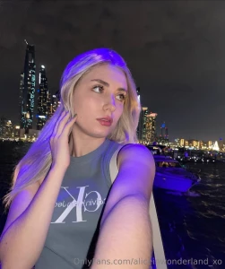 Me plotting on how distracting i wanna be today