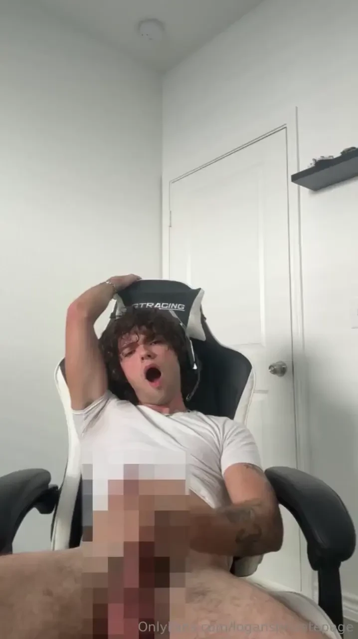 I was gaming and then i realized i haven t busted a load in awhile 