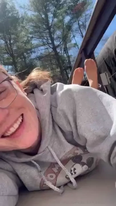 Wiggle wiggle wiggle while sun bathing 