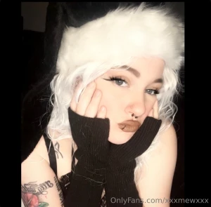 Thinking of doing a small photo shoot as mrs claus what y all think i