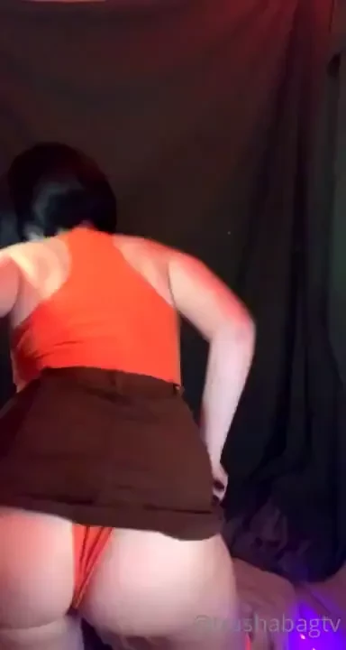 Jinkies i had to show off my new nipple piercings so definitely nips 