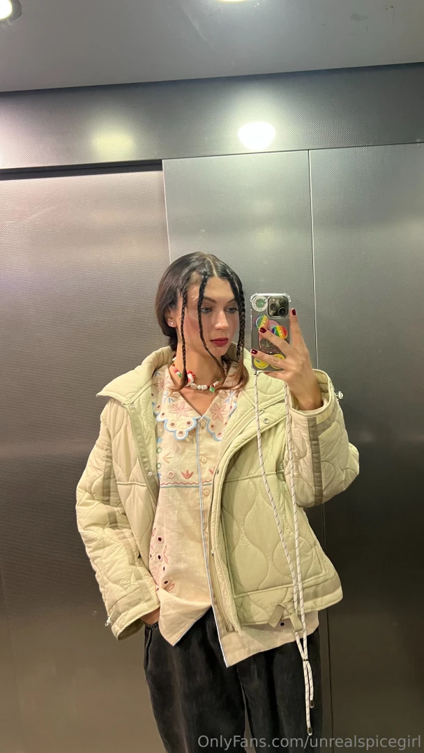 And age or appearance is not important hair color - all this is 