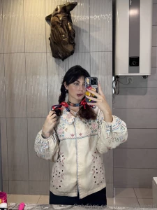 Yes yes i ll take pictures in this mirror until i get old do you also