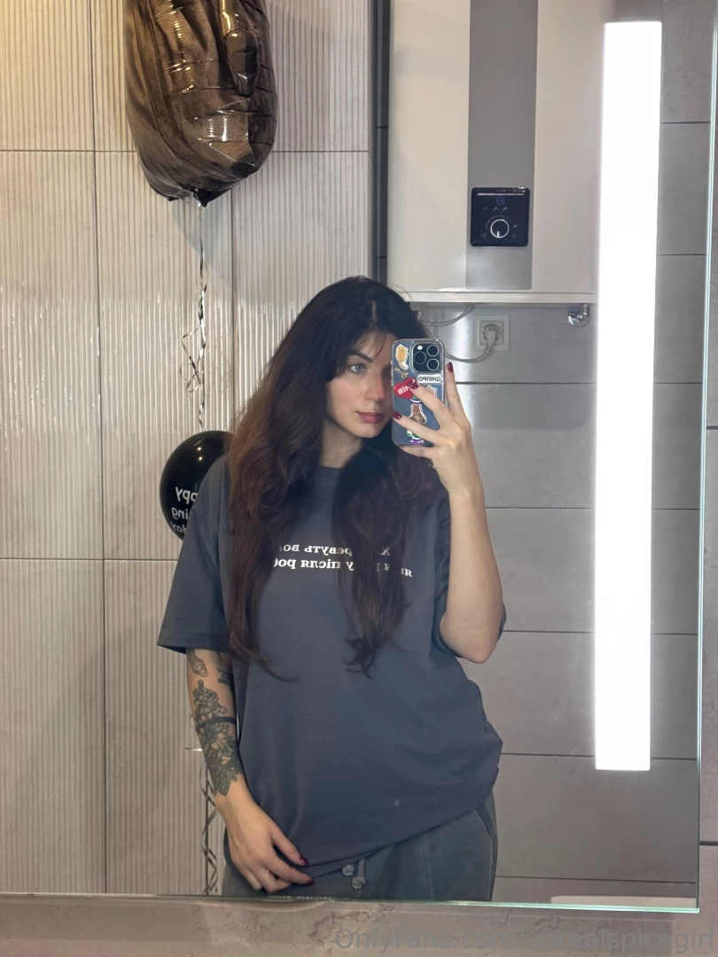 When the mirror reflects not only your appearance but also your mood 