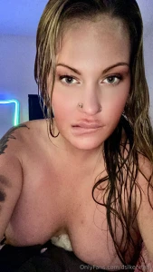 I promise i m way hotter with a dick deep inside of me
