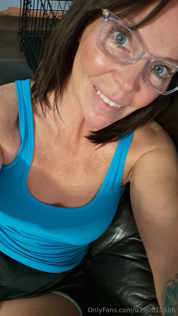 I got horny tonight and decided to show you how i like to play with my 