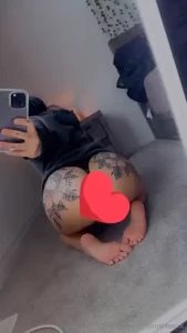 Wanna buy my panties message me