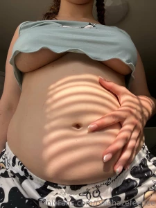 Perfect lighting for a round belly it s just missing some cum part 3