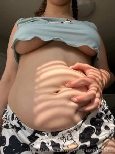 Perfect lighting for a round belly it s just missing some cum part 13