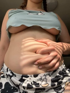 Perfect lighting for a round belly it s just missing some cum part 11