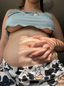Perfect lighting for a round belly it s just missing some cum part 12